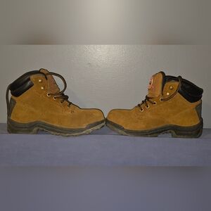 WOMENS BRAHMA SIZE 8 BOOTS